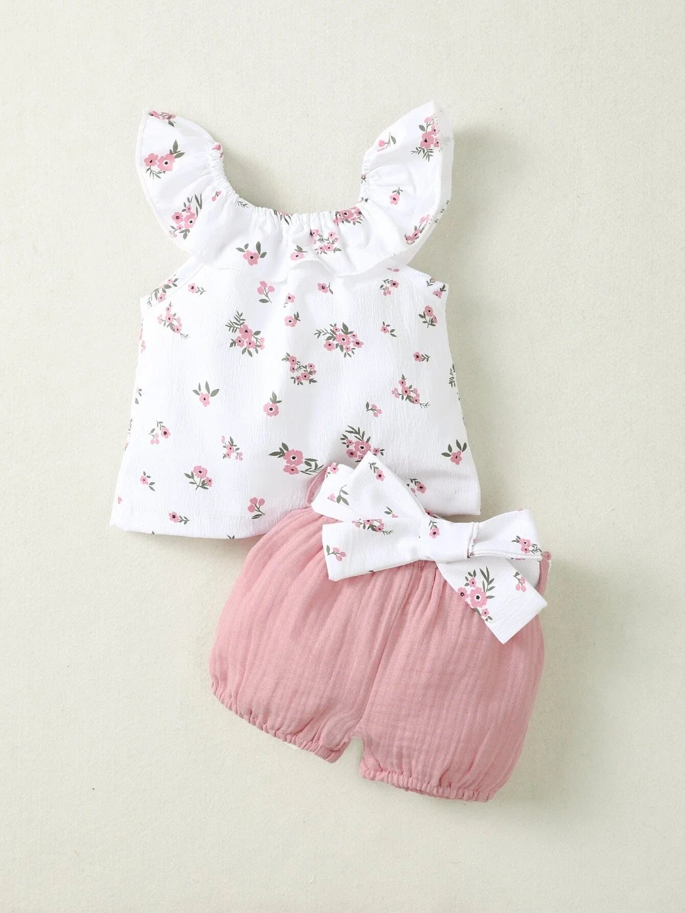 SHEIN Baby Girl Newborn Ditsy Floral Print Ruffle Trim Top & Shorts